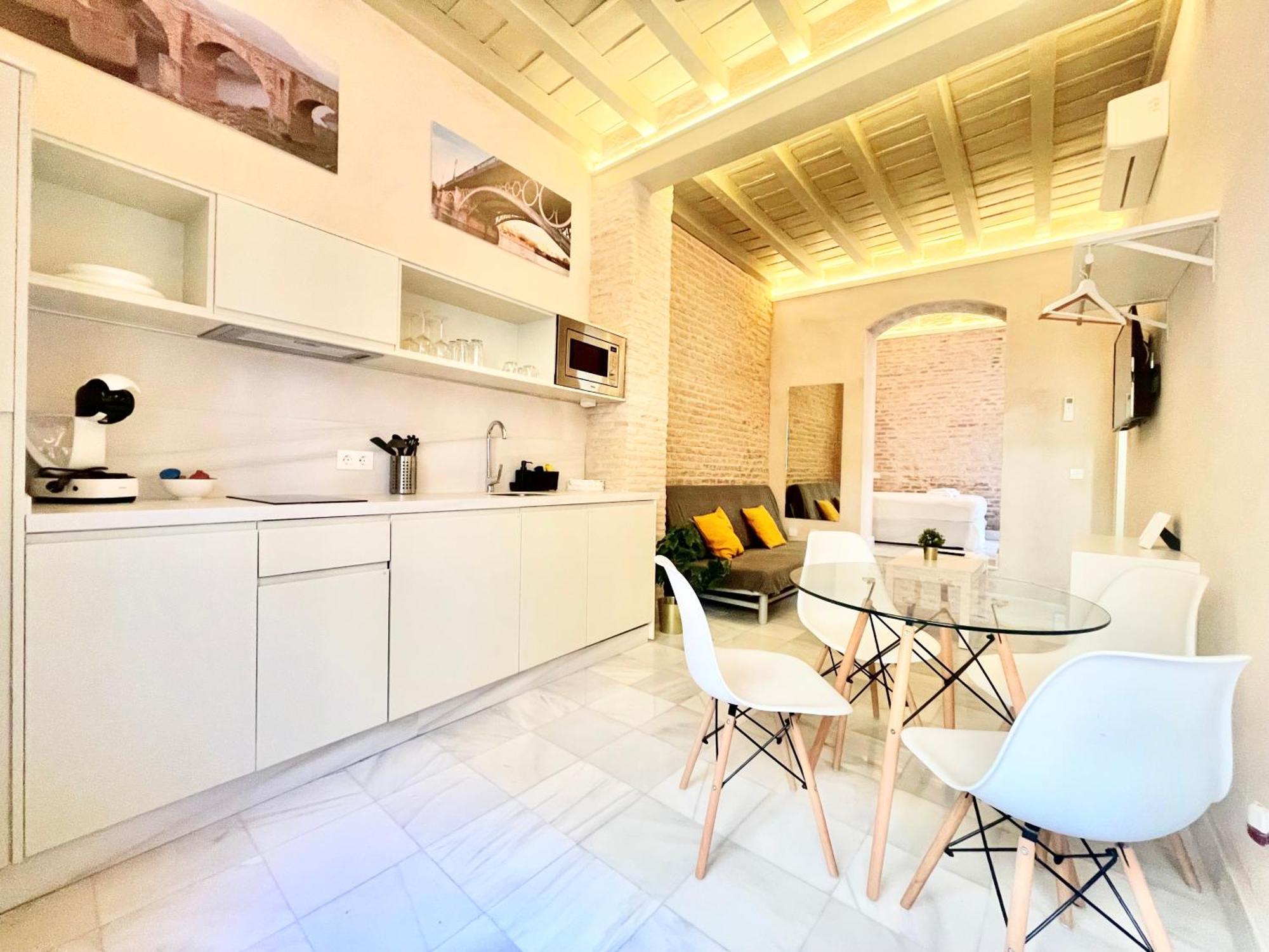 Click Triana - Patio Privado Lejlighed Sevilla Eksteriør billede