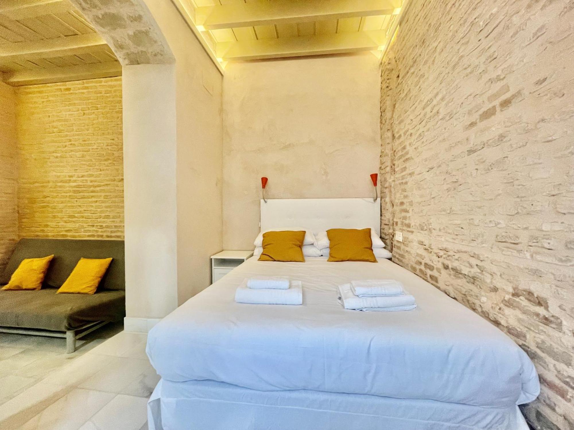 Click Triana - Patio Privado Lejlighed Sevilla Eksteriør billede